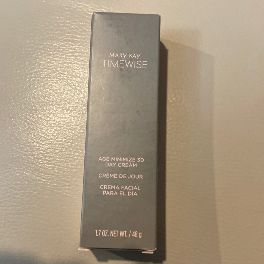 Mary Kay Age Minimize 3D Day Cream New in original box